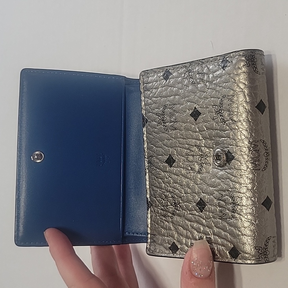 MCM Viesto Berlin 3 Fold Silver Leather Monogram Unisex Wallet - Picture 3 of 12